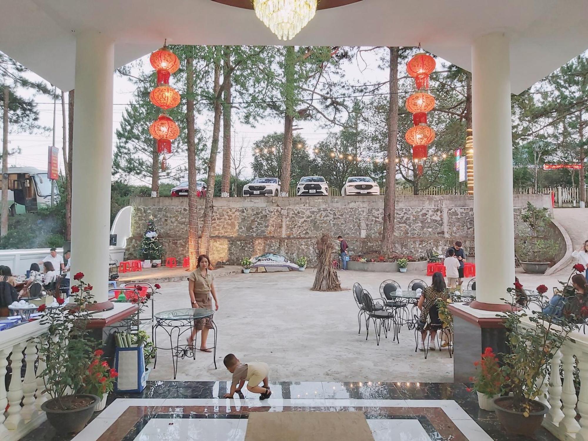Khach San Hung Viet Hotel Tỉnh Kontum Exterior foto